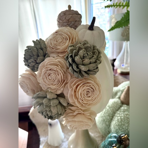 NEW! Pumpkin & Flowers Designer White Pumpkin - Picture 3 of 14